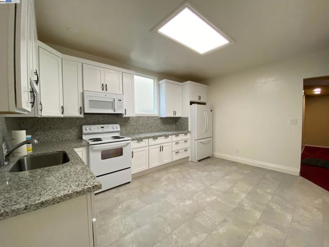712 S 2Nd St, San Jose CA: https://media.crmls.org/mediaz/68922f20-1ac4-4a90-94a9-7598e7e2d92b.jpg