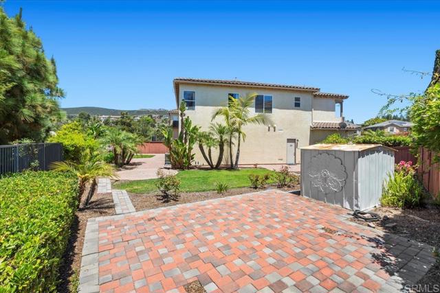 1560 Eden Court, San Marcos CA: https://media.crmls.org/mediaz/68925fc1-9eac-4a73-a33c-3d8798a62f6f.jpg