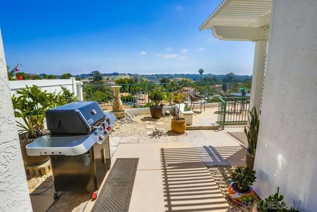 3367 Malta Way, Oceanside CA: https://media.crmls.org/mediaz/68931a78-84c4-4b60-ac8e-4bc61d7801c9.jpg