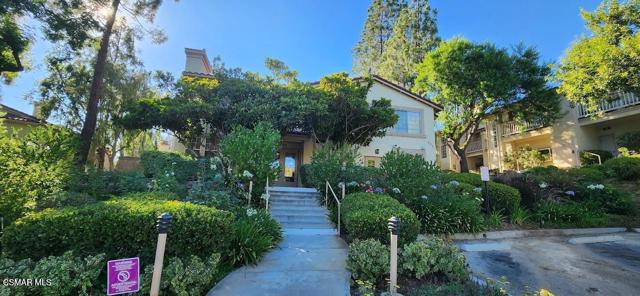 637 Indian Oak Lane, Oak Park CA: https://media.crmls.org/mediaz/68933be5-8aa2-41e8-850f-3485e05e0854.jpg