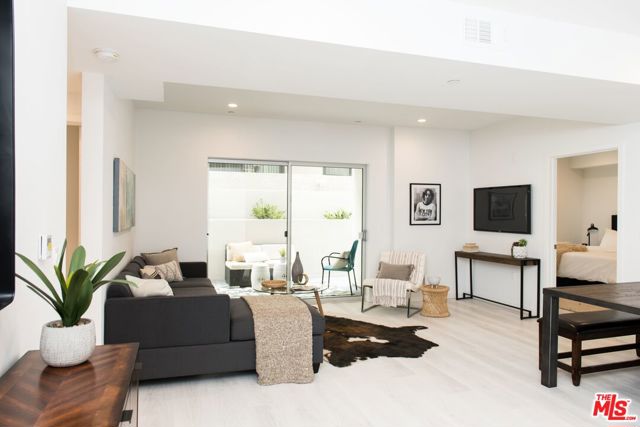 Drew Fenton | 625 S BARRINGTON Avenue Los Angeles CA | MLS: 7528204