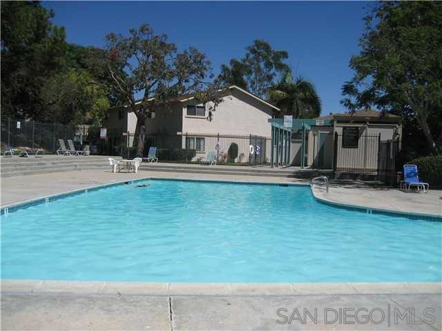8067 Camino Kiosco, San Diego CA: https://media.crmls.org/mediaz/68942b27-409d-464f-8869-56ba981abe56.jpg