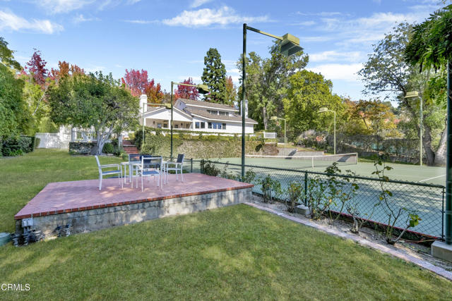 Detail Gallery Image 28 of 30 For 832 Valley Crest St, La Canada Flintridge,  CA 91011 - 5 Beds | 5/1 Baths