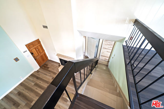 18433 Hatteras Street, Tarzana CA: https://media.crmls.org/mediaz/6894793b-c005-4374-8a23-7cadbf253c06.jpg