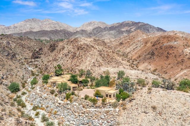 72275 Upper W Way, Palm Desert CA: https://media.crmls.org/mediaz/6894e8bd-fc59-44e0-afbd-884178d48de1.jpg