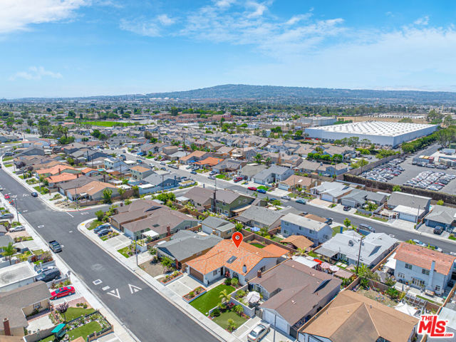 24613 Neptune Avenue, Carson CA: https://media.crmls.org/mediaz/6895121d-9cd0-45e6-a880-0113ab3613d8.jpg