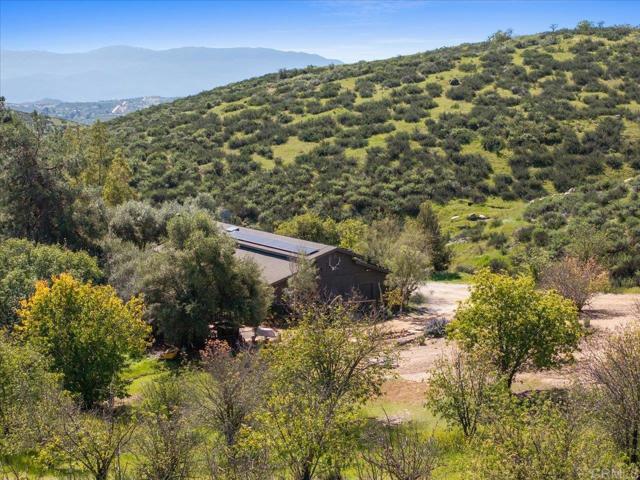 40707 Intrepid Rd, Hemet CA: https://media.crmls.org/mediaz/6895c374-9721-4f43-a898-872d70c434f2.jpg