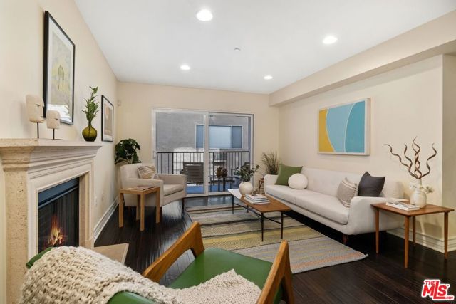1353 N Fuller Avenue, Los Angeles CA: https://media.crmls.org/mediaz/68965d43-9008-44fb-b56c-fa0457970c0f.jpg