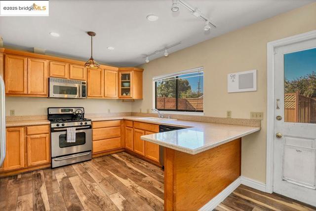 5071 Bonwell Drive, Concord CA: https://media.crmls.org/mediaz/6897146e-b684-43d6-a517-9df14e5f9572.jpg