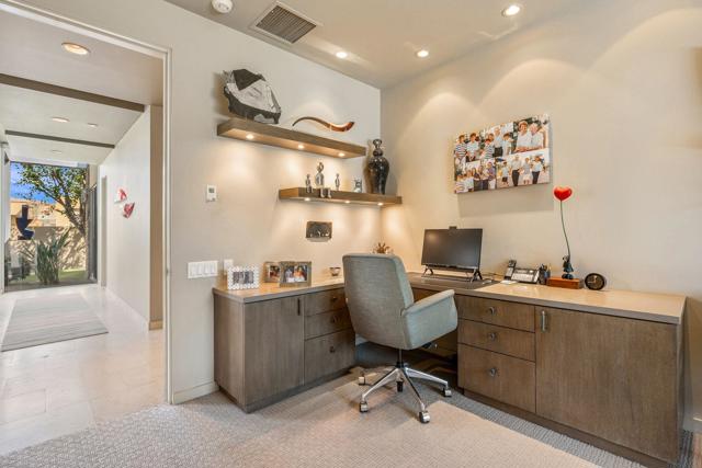 28 Sun Ridge Circle, Rancho Mirage CA: https://media.crmls.org/mediaz/6897649e-ed07-4be5-a0ba-ad8924e95e00.jpg
