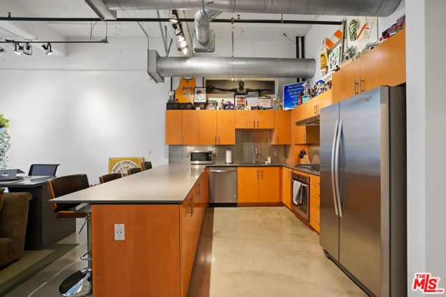 1130 S Flower Street, Los Angeles CA: https://media.crmls.org/mediaz/6897a31c-1aa2-4112-bf76-53c0b8c3a2f9.jpg