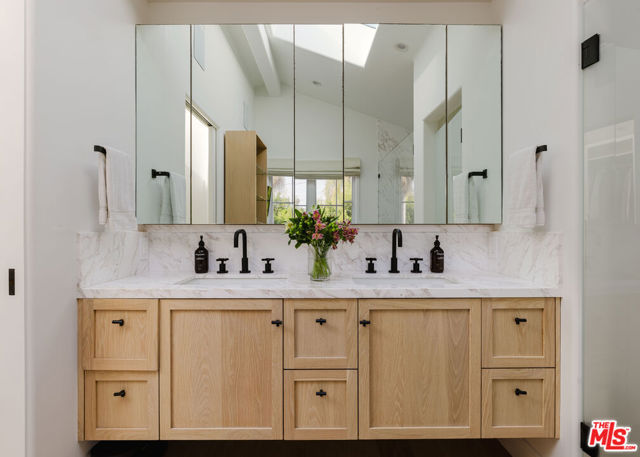 Image 18 of 41 For 408 Westbourne Drive