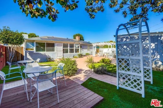 1060 E 45th Way, Long Beach CA: https://media.crmls.org/mediaz/689891ad-3e65-4010-a762-797c7b44a4d6.jpg