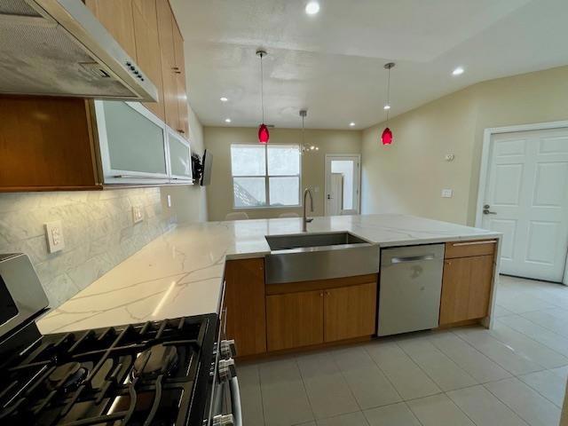 112 Concord Circle, Mountain View CA: https://media.crmls.org/mediaz/689891b8-3a21-4114-8cf3-22477e509005.jpg