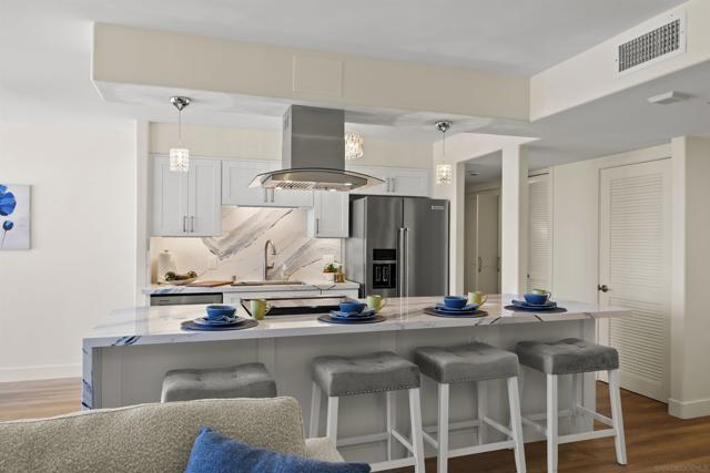 1820 Avenida del Mundo, Coronado CA: https://media.crmls.org/mediaz/68991849-4a58-4597-832c-9786fd76b8be.jpg