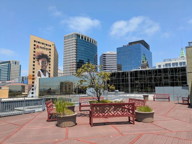 989 Franklin Street, Oakland CA: https://media.crmls.org/mediaz/68993085-1fa5-4486-bf50-19d468de6cd7.jpg