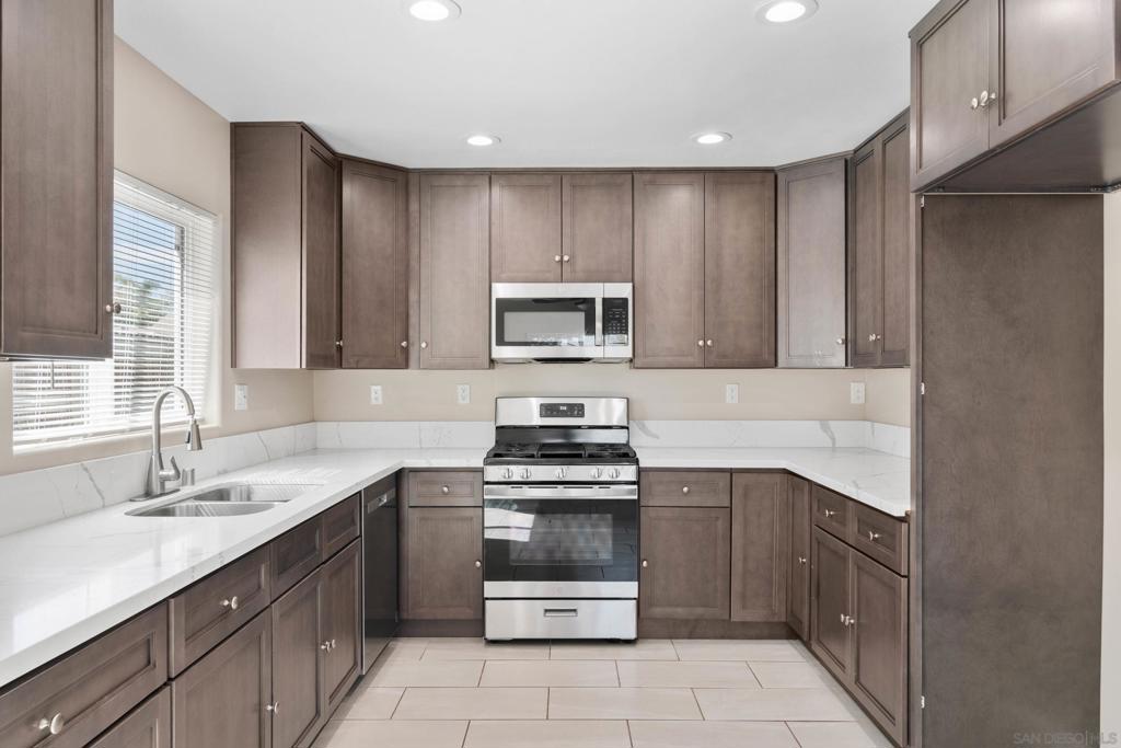 MLS #250024356SD img 14