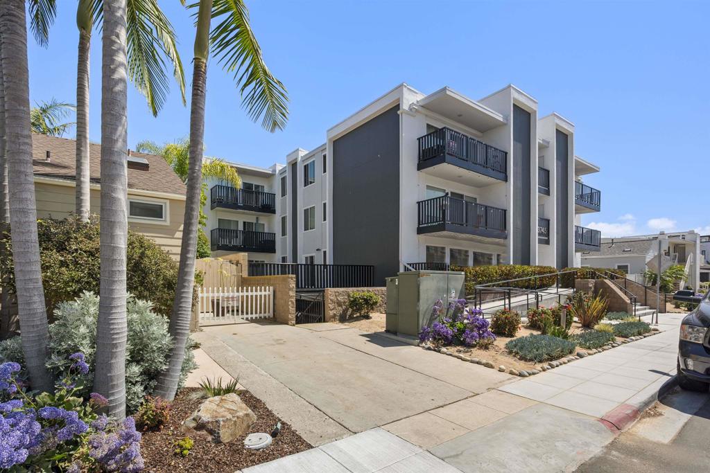 3745 Riviera Dr - photo 4