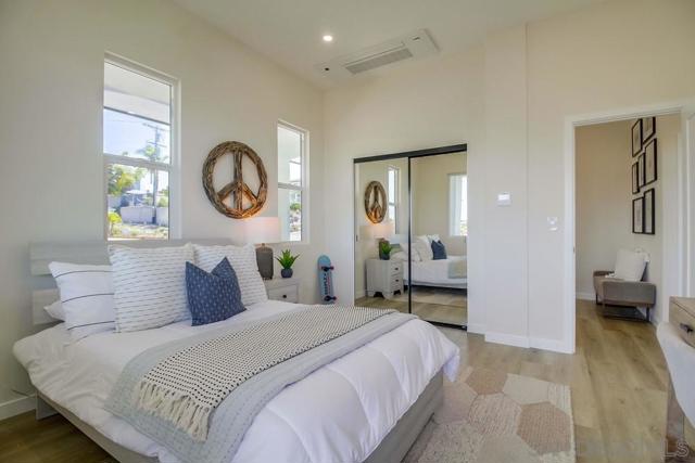 4607 Santa Cruz, San Diego CA: https://media.crmls.org/mediaz/689b4390-65a3-4e32-ab7c-8d8591c23aa0.jpg