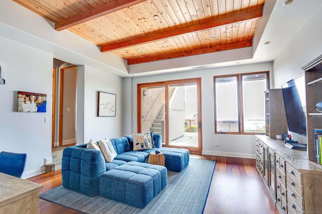 1464 Summit Ave, Cardiff by the Sea CA: https://media.crmls.org/mediaz/689bfecf-c795-4103-8ec6-4190ac1a1148.jpg