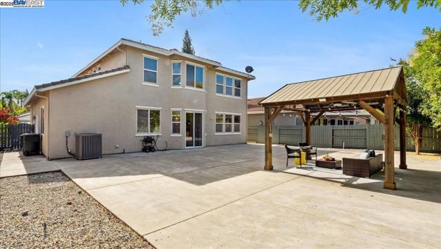 2133 Demetrius Way, Roseville CA: https://media.crmls.org/mediaz/689c33c5-0995-4527-b2ad-9b3f88fe5aef.jpg