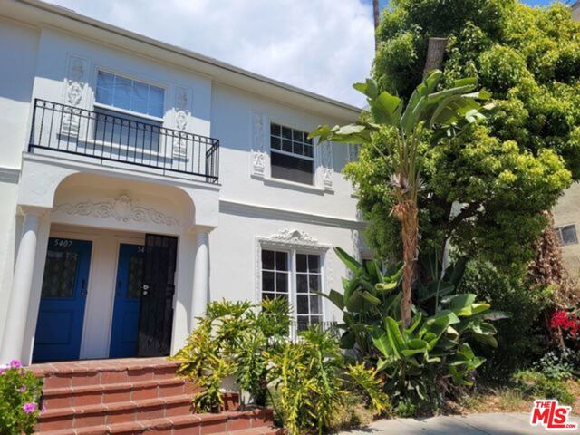 5409 Russell Avenue, Los Angeles CA: https://media.crmls.org/mediaz/689c65f6-4c96-4efb-b9c3-0a65e6733afe.jpg