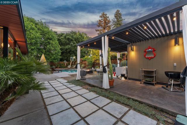 232 Clyde Dr, Walnut Creek CA: https://media.crmls.org/mediaz/689caf7a-eb58-4125-b910-fbce822a1e5b.jpg