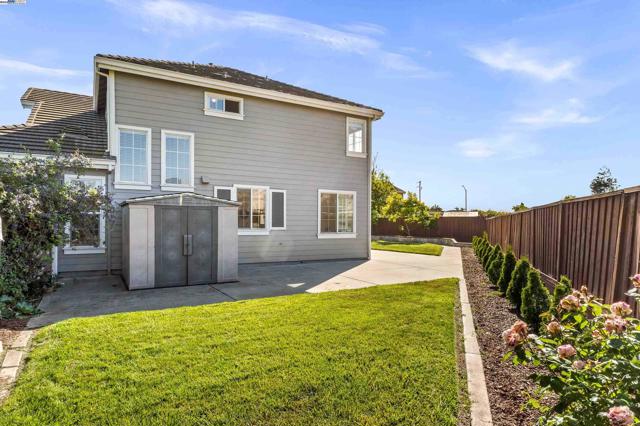 6235 Robertson Ave, Newark CA: https://media.crmls.org/mediaz/689ccb47-7007-4956-a04a-350d24ef9ba8.jpg