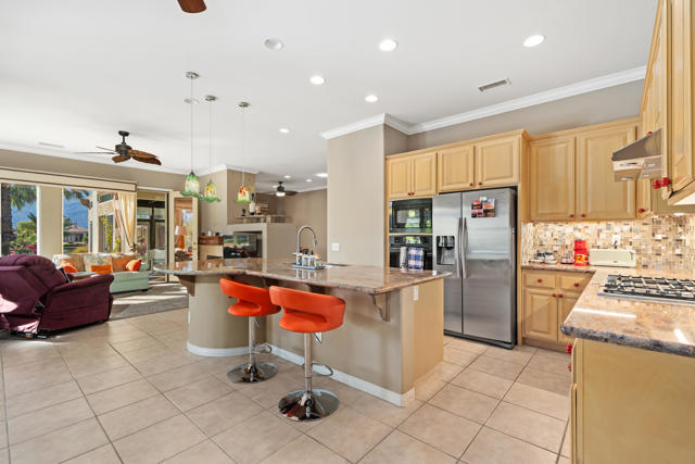 5 Lake Louise Court, Rancho Mirage CA: https://media.crmls.org/mediaz/689cf95c-cc99-4be7-9c06-704ccef25e60.jpg