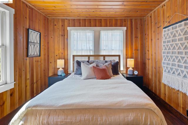 Image 18 of 38 For 812 19th St  