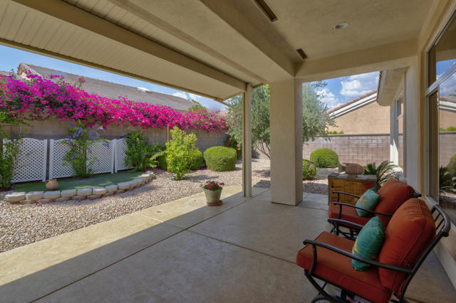37549 Turnberry Isle Drive, Palm Desert CA: https://media.crmls.org/mediaz/689d3a01-0c1c-49bb-84b3-66b5739100b1.jpg