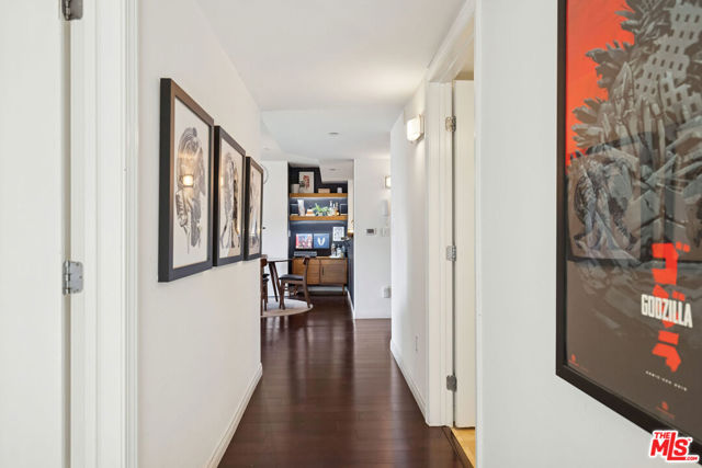 1150 S Oxford Avenue, Los Angeles CA: https://media.crmls.org/mediaz/689e1262-4d4b-4a3e-9f09-a4c6aea56e9f.jpg