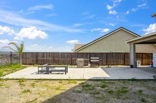 185 Tanoak Street, Hollister CA: https://media.crmls.org/mediaz/689e3b3f-a4fa-4dbe-95e4-e755ad004a45.jpg