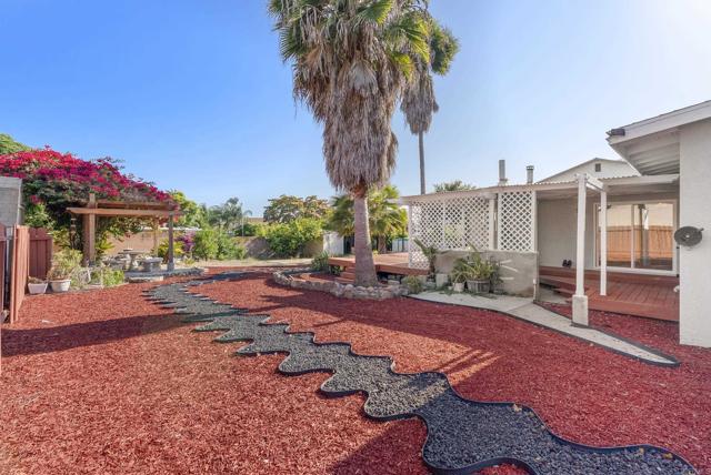 12405 Royal Rd, El Cajon CA: https://media.crmls.org/mediaz/689e6afc-dc4f-46ed-8e3b-5e0f88bc14f4.jpg