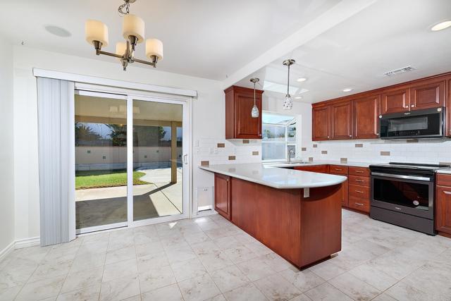 Detail Gallery Image 7 of 36 For 9717 Follett Dr, Santee,  CA 92071 - 3 Beds | 2 Baths