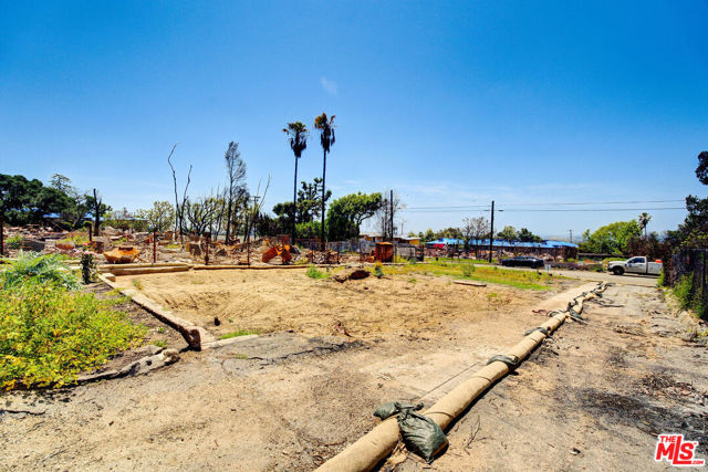 691 E Pine Street, Altadena CA: https://media.crmls.org/mediaz/689f406b-cbe3-4dbe-a56c-a4787c07e929.jpg