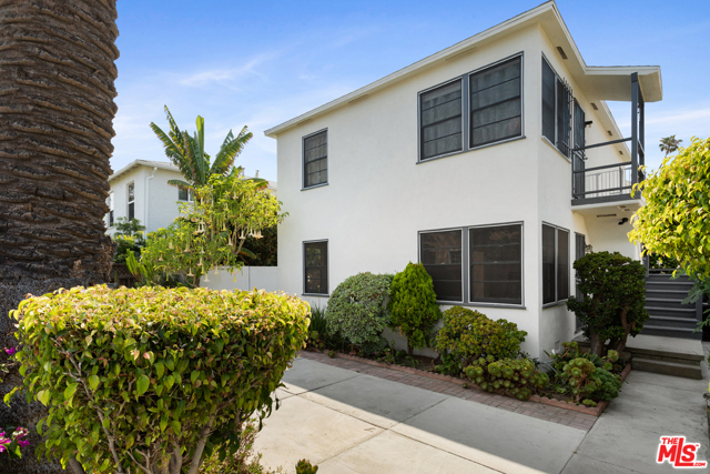 658 Westminster Avenue Venice, California Delightful triplex compound on a quiet residential street. The freshly painted two story front building consists of 2 - 2 bed 1 bath apartments with hardwood floors & lots of light. The separate back 2 story house features a bright, airy 2 bed 2 bath upstairs with bamboo floors, large skylight, central heat and air and access to a huge attic space. The sliding doors off the living area open up to a balcony, perfect for morning coffee or evening barbeque. The downstairs has a large laundry room and a separate large bonus/office/storage room with its own entrance and direct access to the 2-car garage (possible ADU?). Numerous fruit trees and flowers enrich the landscape. Enjoy the Venice outdoor lifestyle with three distinct patio areas. The compound is private, gated and includes additional parking. This great live/ work space is blocks to Abbot Kinney, Rose, Whole Foods and the neighborhood's amazing selection of restaurants & shopping including Intelligentsia, Gjelina, Gjusta, Cafe Gratitude, Erewhon, etc. And of course Venice Beach and the Pacific Ocean. Perfect for an owner-user with potential for an investor as well. 2 of the units are vacant and easy to show.