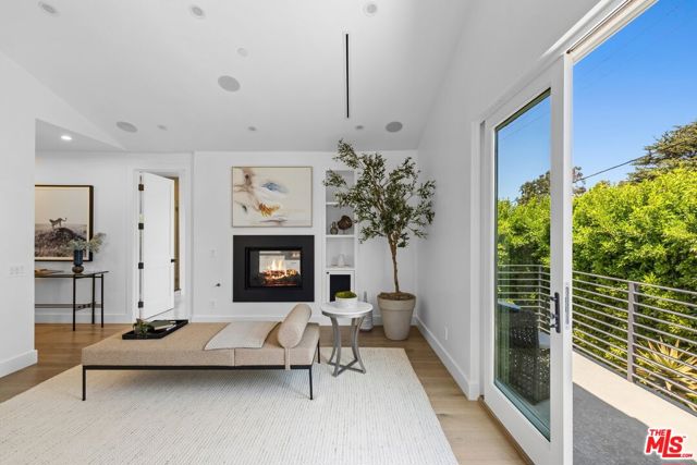 2590 Amherst Avenue, Los Angeles CA: https://media.crmls.org/mediaz/68a00dff-28ab-4568-8ec9-b2f24c63efdf.jpg