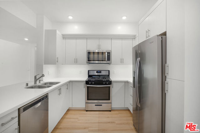 1832 S Barrington Avenue, Los Angeles CA: https://media.crmls.org/mediaz/68a01a5d-8924-434e-9a2c-725e372c99de.jpg