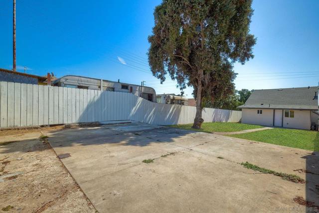 2680 L St, San Diego CA: https://media.crmls.org/mediaz/68a036e6-1d25-4a85-98d7-16612dc0aac8.jpg