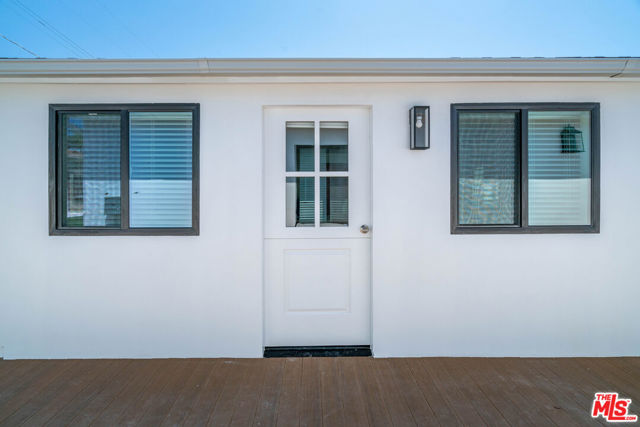 7832 Croydon Avenue, Los Angeles CA: https://media.crmls.org/mediaz/68a042ec-8b43-45f6-b851-cad6de4614b7.jpg