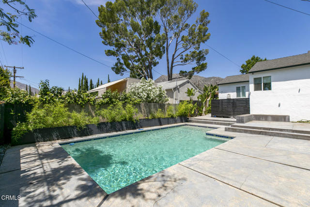 Detail Gallery Image 21 of 30 For 10609 Fernglen Ave, Tujunga,  CA 91042 - 2 Beds | 1 Baths