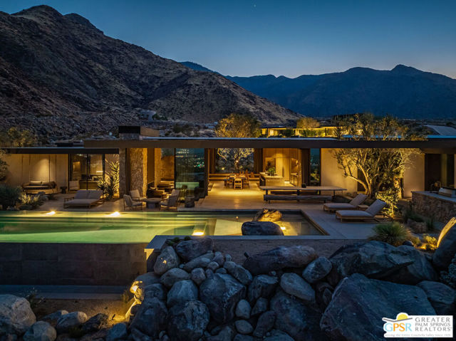 2215 Vista Distancia Court, Palm Springs, CA 92262