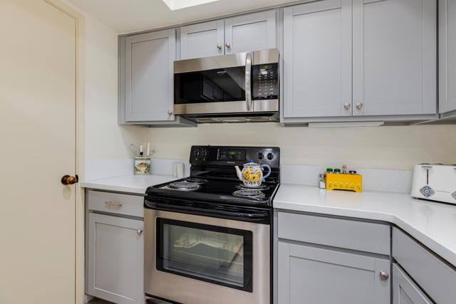 605 E Amado Road, Palm Springs CA: https://media.crmls.org/mediaz/68a1e426-d7db-48f1-b5fe-9f39390da3f4.jpg