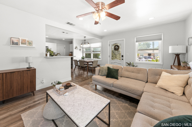 619 Maydee ST, Duarte CA: https://media.crmls.org/mediaz/68a23914-3ee8-4100-9dc2-6fcb4dd18266.jpg