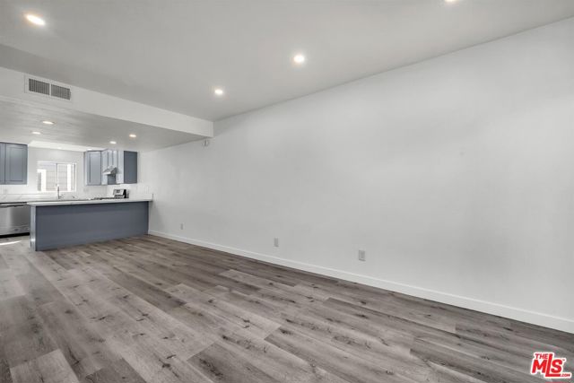 13340 Burbank Boulevard, Sherman Oaks CA: https://media.crmls.org/mediaz/68a23a77-507c-487c-b3a6-e33a8256ed1d.jpg