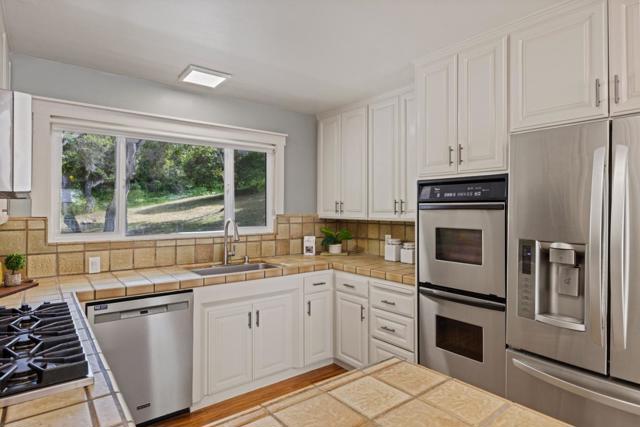 13525 Paseo Terrano, Salinas CA: https://media.crmls.org/mediaz/68a31a80-1525-4d2f-a367-9a2a28233957.jpg