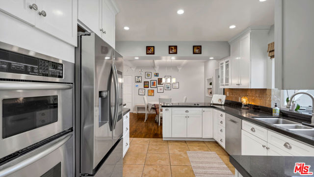 4559 Morella Avenue, Valley Village CA: https://media.crmls.org/mediaz/68a37efa-8c89-4e7f-b0ca-80d7d810c7e6.jpg