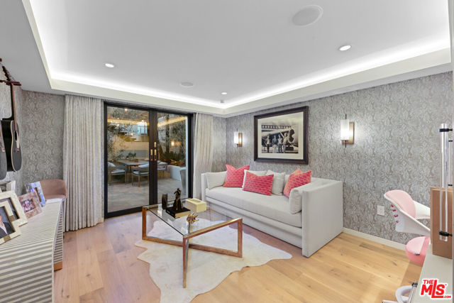 24146 Malibu Road, Malibu CA: https://media.crmls.org/mediaz/68a3e3ff-0099-45e6-a7d1-943d9be55bca.jpg