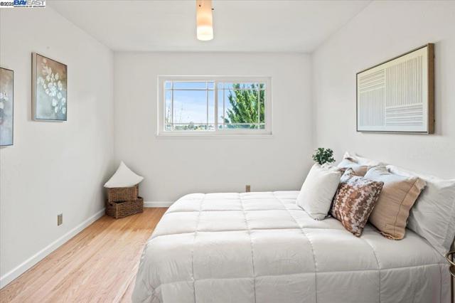 3554 Arcadian Ct, Castro Valley CA: https://media.crmls.org/mediaz/68a506ae-fc0a-49bd-82f3-0d20ff45f3ef.jpg